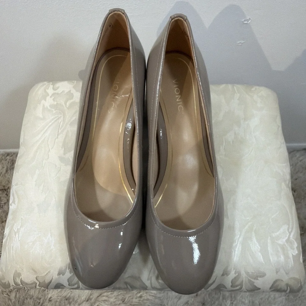 Vionic Carmel Round Toe Block Heels Tan‎ Nude Classic Pumps 10 Leather Comfort
